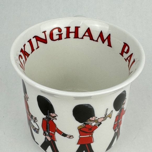 The Royal Collection Buckingham Palace Royal Guards Earthenware Coffee Mug UK - Picture 4 of 11